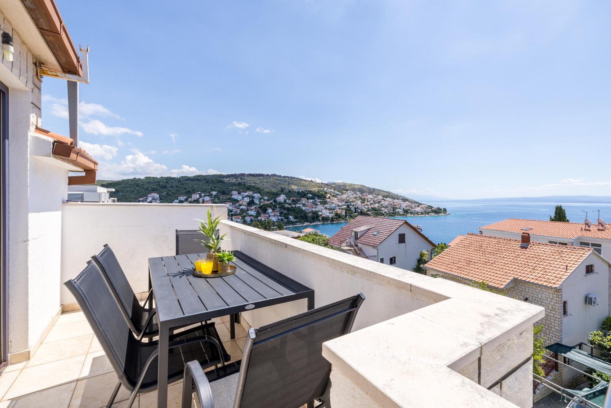 Holiday Home Krishto Trogir Luaran gambar